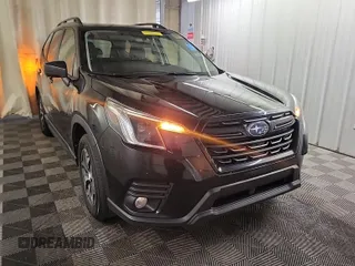 2023 Subaru Forester Premium z VIN JF2SKAEC6PH468002, wystawiony jako IAAI lot #42547222 z przebiegiem 73 121 mil mil oraz . Historia ofert i sprzedaży dostępna na DreamBid. Obrazek 14.