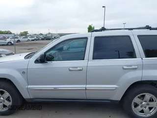2005 Jeep Grand Cherokee Limited with VIN 1J4HR58255C671885, listed as a IAAI auction lot 42136640 with 215,751 mi miles. Bid and sale history available at carsss.com. Image 6.