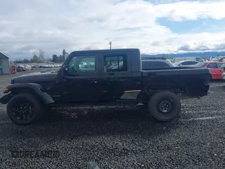 2023 Jeep Gladiator High Altitude z VIN 1C6HJTFG0PL504618, wystawiony jako IAAI lot #41877983 z przebiegiem 26 402 mil mil oraz . Historia ofert i sprzedaży dostępna na DreamBid. Obrazek 15.