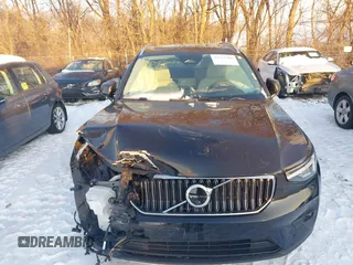 2024 Volvo XC40 Plus Bright Theme with VIN YV4L12UE3R2252433, listed as a IAAI auction lot 41322400 with 23 mi miles. Bid and sale history available at carsss.com. Image 17.