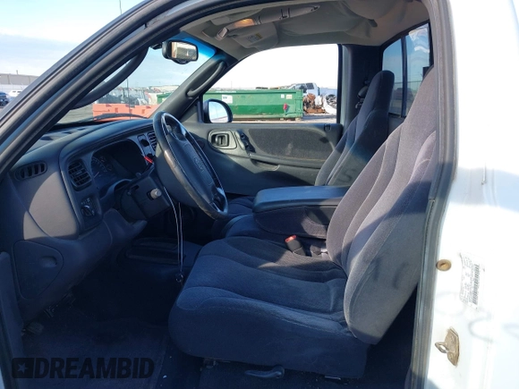 2000 Dodge Dakota SLT with VIN 1B7GL26Z7YS708253, listed as a IAAI auction lot 41402953 with 103,461 mi miles and . Bid and sale history available at DreamBid. Image 5.
