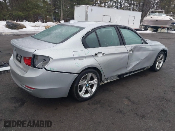 2013 BMW 3 Series 328i xDrive with VIN WBA3B5C58DF594087, listed as a IAAI auction lot 41710362 with 185,994 mi miles. Bid and sale history available at carsss.com. Image 4.