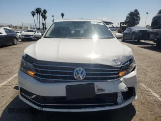 2018 Volkswagen Passat SE with VIN 1VWBA7A38JC030965, listed as a Copart auction lot 56328575 with 72,166 mi miles and Salvage title. Bid and sale history available at DreamBid. Image 5.
