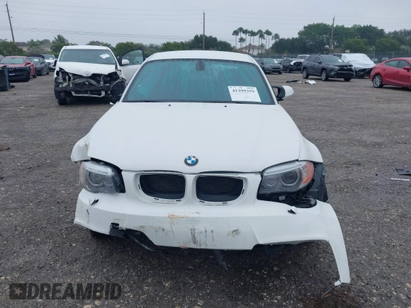 2011 BMW 1 Series M z VIN WBSUR9C56BVP76005, wystawiony jako IAAI lot #41399359 z przebiegiem 31 970 mil mil oraz . Historia ofert i sprzedaży dostępna na DreamBid. Obrazek 13.