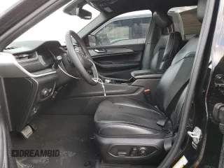 2023 Jeep Grand Cherokee Altitude z VIN 1C4RJKAG5P8806097, wystawiony jako Copart lot #51516785 z przebiegiem 25 245 mil mil oraz Szkoda całkowita • Salvage title. Historia ofert i sprzedaży dostępna na DreamBid. Obrazek 7.