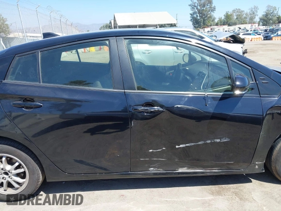 2020 Toyota Prius L Eco z VIN JTDKARFU1L3117772, wystawiony jako IAAI lot #40077005 z przebiegiem 71 892 mil mil oraz . Historia ofert i sprzedaży dostępna na DreamBid. Obrazek 13.