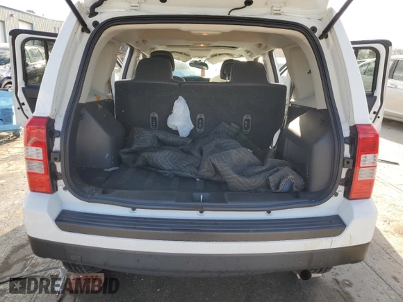 2014 Jeep Patriot Latitude z VIN 1C4NJPFAXED862881, wystawiony jako Copart lot #41519835 z przebiegiem 100 695 mil mil oraz Szkoda całkowita • Salvage title. Historia ofert i sprzedaży dostępna na DreamBid. Obrazek 13.