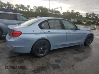 2014 BMW 3 Series 320i z VIN WBA3B1C59EK131120, wystawiony jako Copart lot #59493555 z przebiegiem 136 534 mil mil oraz Czysty tytuł • Clean title. Historia ofert i sprzedaży dostępna na DreamBid. Obrazek 3.