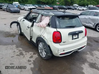 2015 MINI Hardtop S z VIN WMWXP7C5XF2A59869, wystawiony jako IAAI lot #42365305 z przebiegiem 116 164 mil mil oraz . Historia ofert i sprzedaży dostępna na DreamBid. Obrazek 3.