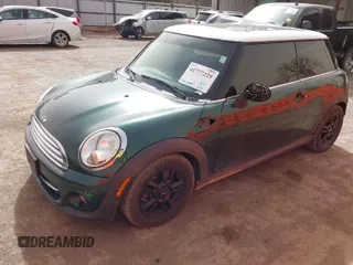 2013 MINI Hardtop z VIN WMWSU3C52DT690373, wystawiony jako IAAI lot #41777229 z przebiegiem 125 190 mil mil oraz . Historia ofert i sprzedaży dostępna na DreamBid. Obrazek 1.