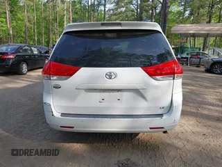 2011 Toyota Sienna LE AAS with VIN 5TDKK3DC5BS074247, listed as a IAAI auction lot 42096751 with 241,555 mi miles. Bid and sale history available at carsss.com. Image 16.