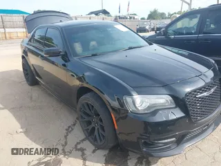 2018 Chrysler 300 S z VIN 2C3CCAGG9JH300487, wystawiony jako IAAI lot #42501287 z przebiegiem 273 751 mil mil oraz . Historia ofert i sprzedaży dostępna na DreamBid. Obrazek 1.