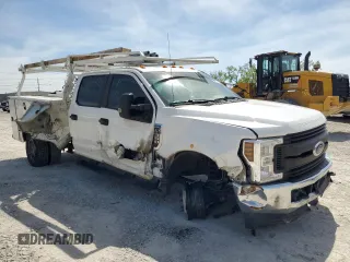 2019 Ford F-350 XL with VIN 1FD8W3DT4KEG49566, listed as a Copart auction lot 52201725 with 207,260 mi miles and Clean Title. Bid and sale history available at DreamBid. Image 4.