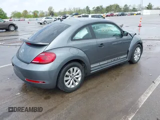 2018 Volkswagen Beetle S z VIN 3VWFD7AT1JM726428, wystawiony jako IAAI lot #42154938 z przebiegiem 41 279 mil mil oraz . Historia ofert i sprzedaży dostępna na DreamBid. Obrazek 4.