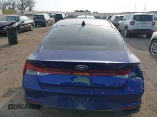 2022 Hyundai Elantra SEL z VIN KMHLN4AG9NU337327, wystawiony jako IAAI lot #41988122 z przebiegiem 63 137 mil mil oraz . Historia ofert i sprzedaży dostępna na DreamBid. Obrazek 17.