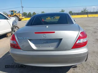 2006 Mercedes-Benz SLK 350 with VIN WDBWK56FX6F121510, listed as a IAAI auction lot 42086081 with 88,615 mi miles and . Bid and sale history available at DreamBid. Image 17.