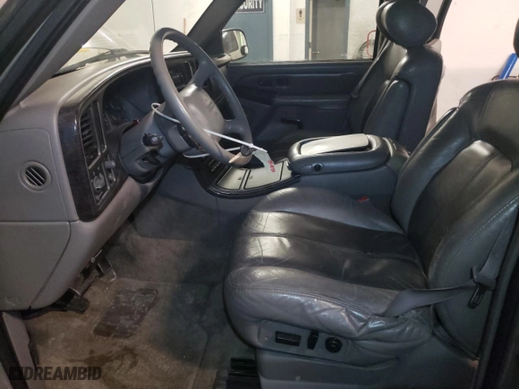 2002 GMC Yukon XL Denali with VIN 1GKFK66U92J249917, listed as a Copart auction lot 45907825 with 224,824 mi miles and Salvage Title. Bid and sale history available at carsss.com. Image 7.