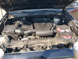 2021 Toyota Tacoma SR z VIN 3TMCZ5AN3MM421868, wystawiony jako IAAI lot #42003665 z przebiegiem 39 380 mil mil oraz . Historia ofert i sprzedaży dostępna na DreamBid. Obrazek 10.