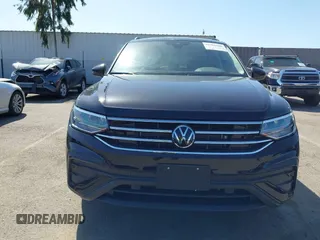 2024 Volkswagen Tiguan S z VIN 3VVRB7AX1RM136302, wystawiony jako IAAI lot #41966586 z przebiegiem 5455 mil mil oraz . Historia ofert i sprzedaży dostępna na DreamBid. Obrazek 13.