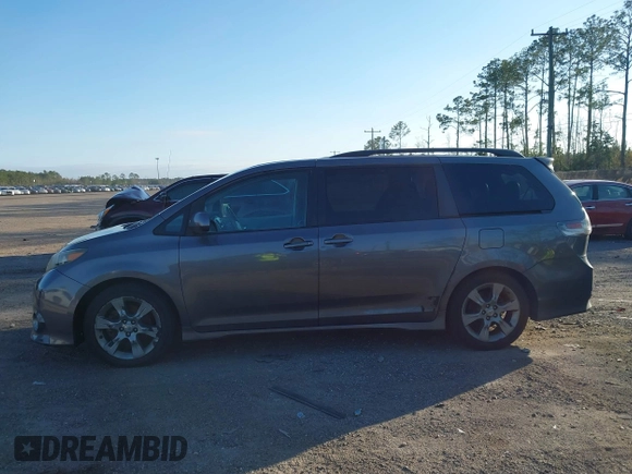 2012 Toyota Sienna SE with VIN 5TDXK3DC9CS189005, listed as a IAAI auction lot 41482337 with 267,618 mi miles. Bid and sale history available at carsss.com. Image 14.
