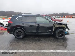 2017 Nissan Rogue SL with VIN 5N1AT2MT5HC770373, listed as a IAAI auction lot 41141381 with 117,950 mi miles. Bid and sale history available at carsss.com. Image 14.