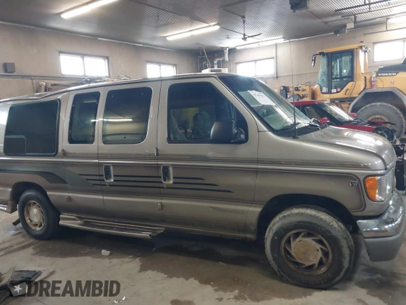 2002 Ford Econoline Cargo Recreational with VIN 1FDRE14L22HB53224, listed as a IAAI auction lot 41967017 with 202,065 mi miles. Bid and sale history available at carsss.com. Image 13.