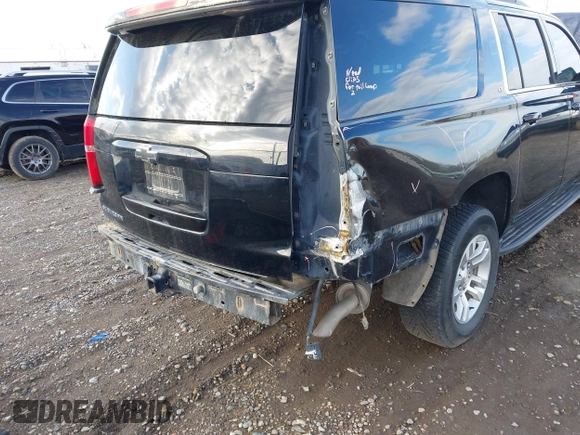 2017 Chevrolet Suburban LT z VIN 1GNSKHKC6HR246168, wystawiony jako IAAI lot #42150327 z przebiegiem Nie podano mil oraz . Historia ofert i sprzedaży dostępna na DreamBid. Obrazek 6.