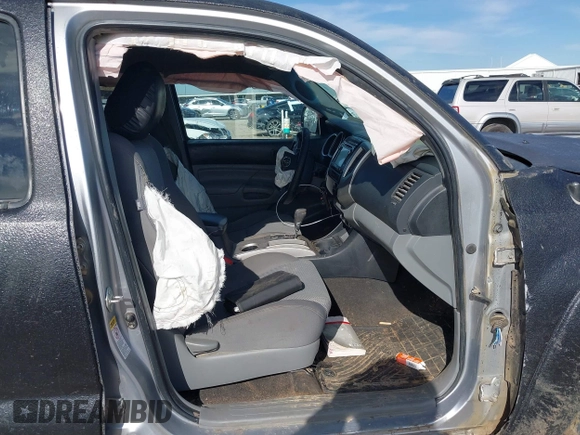2015 Toyota Tacoma z VIN 3TMLU4ENXFM206669, wystawiony jako IAAI lot #41323365 z przebiegiem 102 297 mil mil oraz . Historia ofert i sprzedaży dostępna na DreamBid. Obrazek 5.