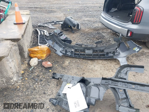 2024 Kia Telluride EX with VIN 5XYP34GC8RG493124, listed as a IAAI auction lot 42438819 with 20,320 mi miles and . Bid and sale history available at DreamBid. Image 12.
