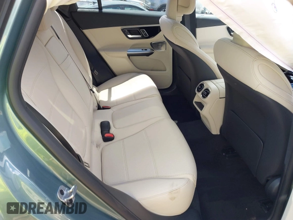 2025 Mercedes-Benz GLC 300 z VIN W1NKM4HB7SF357792, wystawiony jako IAAI lot #42177374 z przebiegiem 982 mil mil oraz . Historia ofert i sprzedaży dostępna na DreamBid. Obrazek 8.