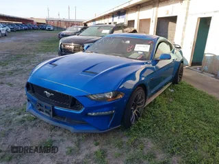 2019 Ford Mustang GT z VIN 1FA6P8CFXK5175033, wystawiony jako IAAI lot #41919645 z przebiegiem Nie podano mil oraz . Historia ofert i sprzedaży dostępna na DreamBid. Obrazek 2.