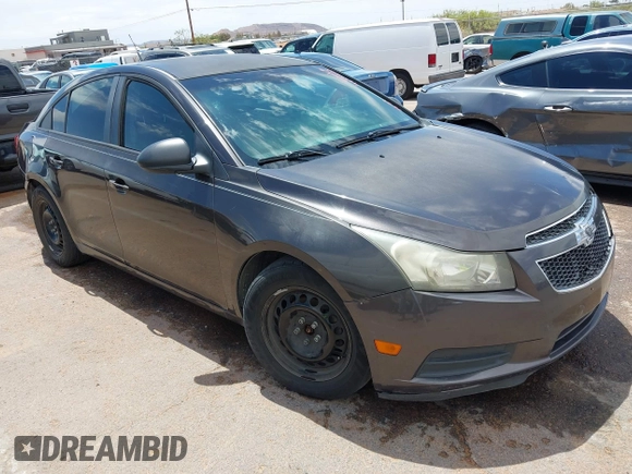 2014 Chevrolet Cruze LS z VIN 1G1PA5SHXE7169770, wystawiony jako IAAI lot #42356023 z przebiegiem 180 218 mil mil oraz . Historia ofert i sprzedaży dostępna na DreamBid. Obrazek 1.