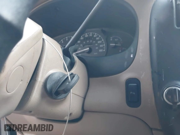 2000 Ford Explorer Eddie Bauer с VIN 1FMDU64E5YZB10754, выставлен на аукционе IAAI как лот 42410468 с пробегом 209 690 миль миль и . История ставок и продаж доступна на DreamBid. Изображение 11.