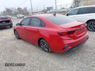 2023 Kia Forte LXS z VIN 3KPF24AD4PE522726, wystawiony jako IAAI lot #41744515 z przebiegiem 13 233 mil mil oraz . Historia ofert i sprzedaży dostępna na DreamBid. Obrazek 3.