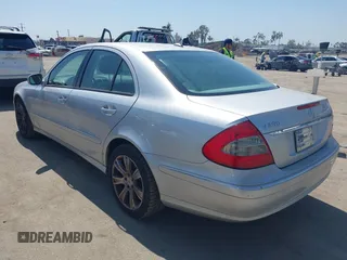2009 Mercedes-Benz E-Class Luxury 3.5L with VIN WDBUF56X99B439005, listed as a IAAI auction lot 41998193 with 186,204 mi miles. Bid and sale history available at carsss.com. Image 3.