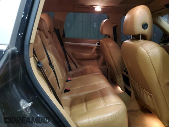 2005 Porsche Cayenne S z VIN WP1AB29P85LA63281, wystawiony jako Copart lot #89323555 z przebiegiem 92 599 mil mil oraz Czysty tytuł • Clean title. Historia ofert i sprzedaży dostępna na DreamBid. Obrazek 11.