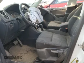 2015 Volkswagen Tiguan S z VIN WVGBV7AX7FW569427, wystawiony jako Copart lot #42190605 z przebiegiem 102 354 mil mil oraz Szkoda całkowita • Salvage title. Historia ofert i sprzedaży dostępna na DreamBid. Obrazek 7.