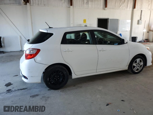 2011 Toyota Matrix z VIN 2T1KU4EE5BC712652, wystawiony jako Copart lot #52297315 z przebiegiem 111 348 mil mil oraz Szkoda całkowita • Salvage title. Historia ofert i sprzedaży dostępna na DreamBid. Obrazek 3.