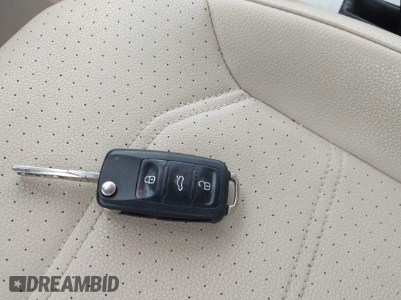 2015 Volkswagen Passat SE с VIN 1VWBS7A32FC055087, выставлен на аукционе IAAI как лот 42358821 с пробегом 80 684 миль миль и . История ставок и продаж доступна на DreamBid. Изображение 11.