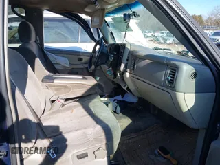 2002 Chevrolet Suburban LS with VIN 3GNEC16ZX2G275244, listed as a IAAI auction lot 41486081 with 1 mi miles. Bid and sale history available at carsss.com. Image 5.