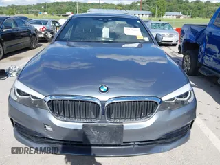 2019 BMW 5 Series 530i xDrive z VIN WBAJA7C51KWW12626, wystawiony jako IAAI lot #42335449 z przebiegiem 71 798 mil mil oraz . Historia ofert i sprzedaży dostępna na DreamBid. Obrazek 12.