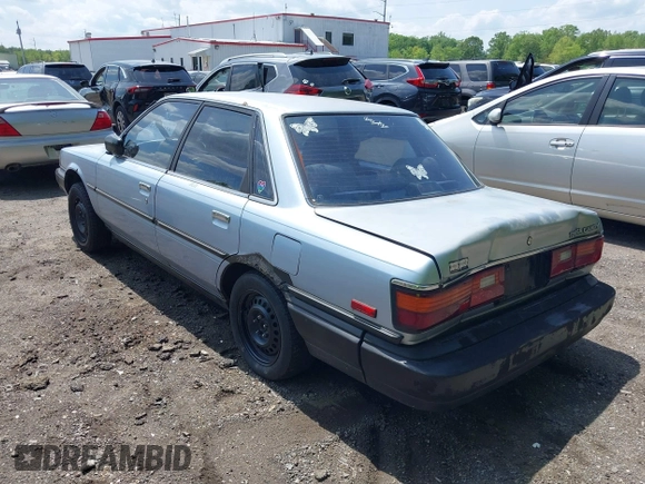 1988 Toyota Camry z VIN JT2SV21E1J3181554, wystawiony jako IAAI lot #42158520 z przebiegiem 167 012 mil mil oraz . Historia ofert i sprzedaży dostępna na DreamBid. Obrazek 3.