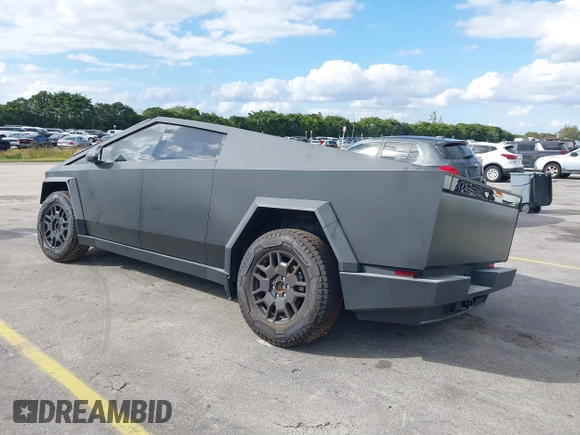 2024 Tesla Cybertruck z VIN 7G2CEHED5RA042424, wystawiony jako IAAI lot #41242343 z przebiegiem 1 222 mil mil oraz . Historia ofert i sprzedaży dostępna na DreamBid. Obrazek 3.