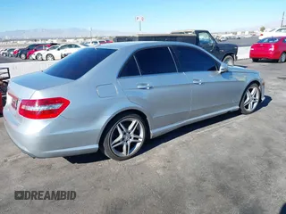 2010 Mercedes-Benz E 350 Luxury z VIN WDDHF5GB2AA052480, wystawiony jako IAAI lot #41361531 z przebiegiem 154 443 mil mil oraz . Historia ofert i sprzedaży dostępna na DreamBid. Obrazek 4.