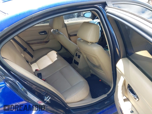 2008 BMW 3 Series 328xi z VIN WBAVC93578K043546, wystawiony jako IAAI lot #41987405 z przebiegiem Nie podano mil oraz . Historia ofert i sprzedaży dostępna na DreamBid. Obrazek 8.