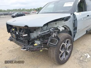 2023 Rivian R1T Adventure z VIN 7FCTGBAA6PN028520, wystawiony jako IAAI lot #42117498 z przebiegiem 24 583 mil mil oraz . Historia ofert i sprzedaży dostępna na DreamBid. Obrazek 6.