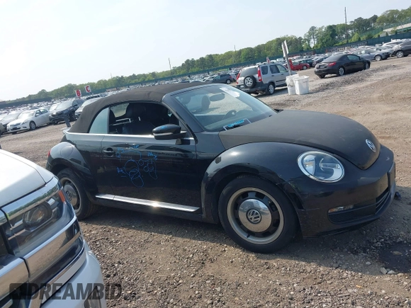 2013 Volkswagen Beetle 2.5L z VIN 3VW5X7AT5DM805978, wystawiony jako IAAI lot #42429397 z przebiegiem 62 408 mil mil oraz . Historia ofert i sprzedaży dostępna na DreamBid. Obrazek 12.