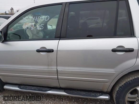 2005 Honda Pilot EX-L with RES with VIN 5FNYF186X5B062577, listed as a IAAI auction lot 42018093 with 209,321 mi miles. Bid and sale history available at carsss.com. Image 14.