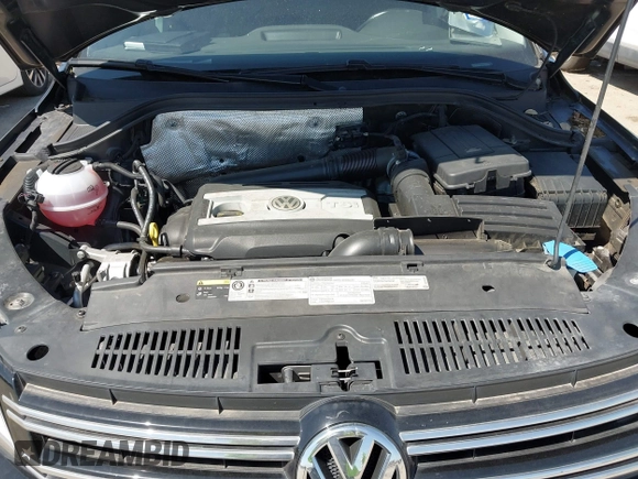 2015 Volkswagen Tiguan SE with VIN WVGAV7AX1FW558855, listed as a IAAI auction lot 42064427 with 58,584 mi miles and . Bid and sale history available at DreamBid. Image 10.