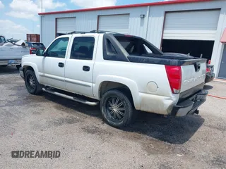 2005 Chevrolet Avalanche LS with VIN 3GNEC12Z15G267981, listed as a IAAI auction lot 42345543 with 235,585 mi miles and . Bid and sale history available at DreamBid. Image 3.